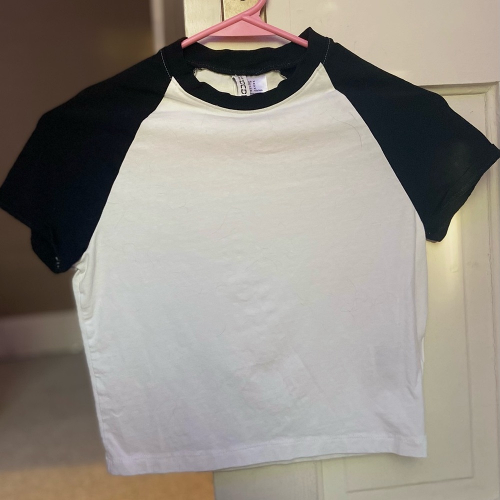 H&M black and white cropped shirt